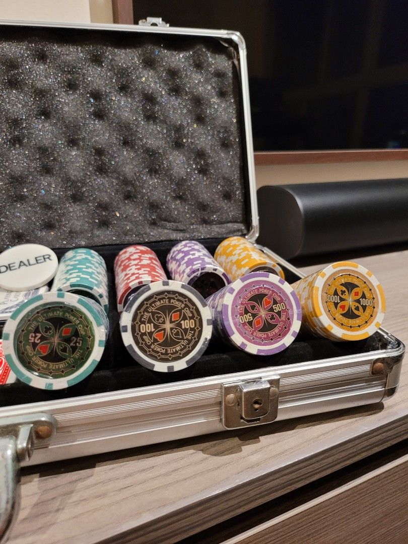 400pc Clay Hologram Poker Chips 7 denominations, Hobbies & Toys, Toys