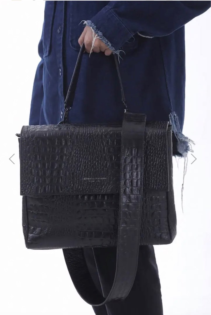 Aesthetic Pleasure Black Croc Embossed Cassel Bag, Barang Mewah, Tas
