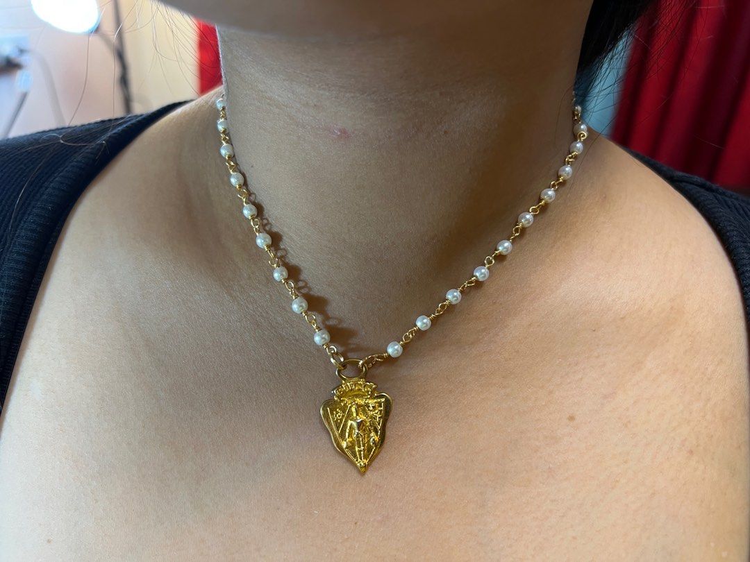 Gucci knight pendant deals