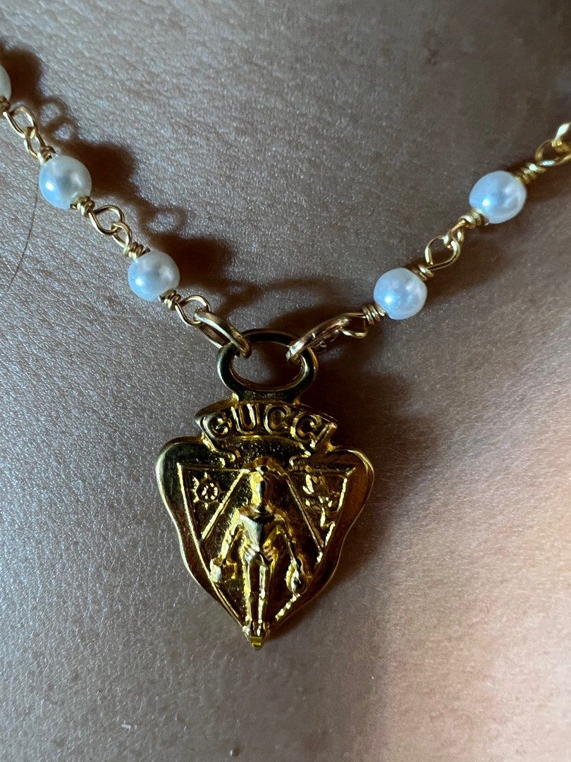 Available 60s Authentic pendant Gucci Crest Armored Knight Gold pendant metal Design Charm tag Gucci Vintage Gucci pendant with provided pearl