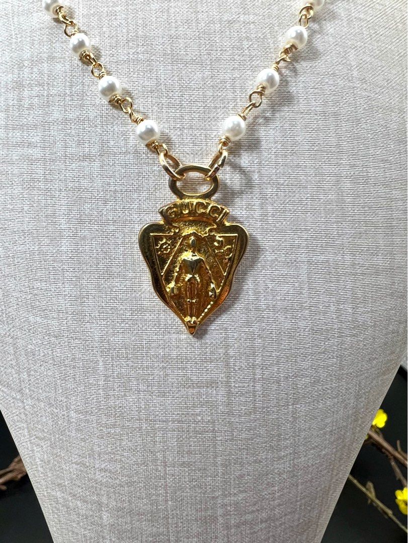 Gucci knight pendant online