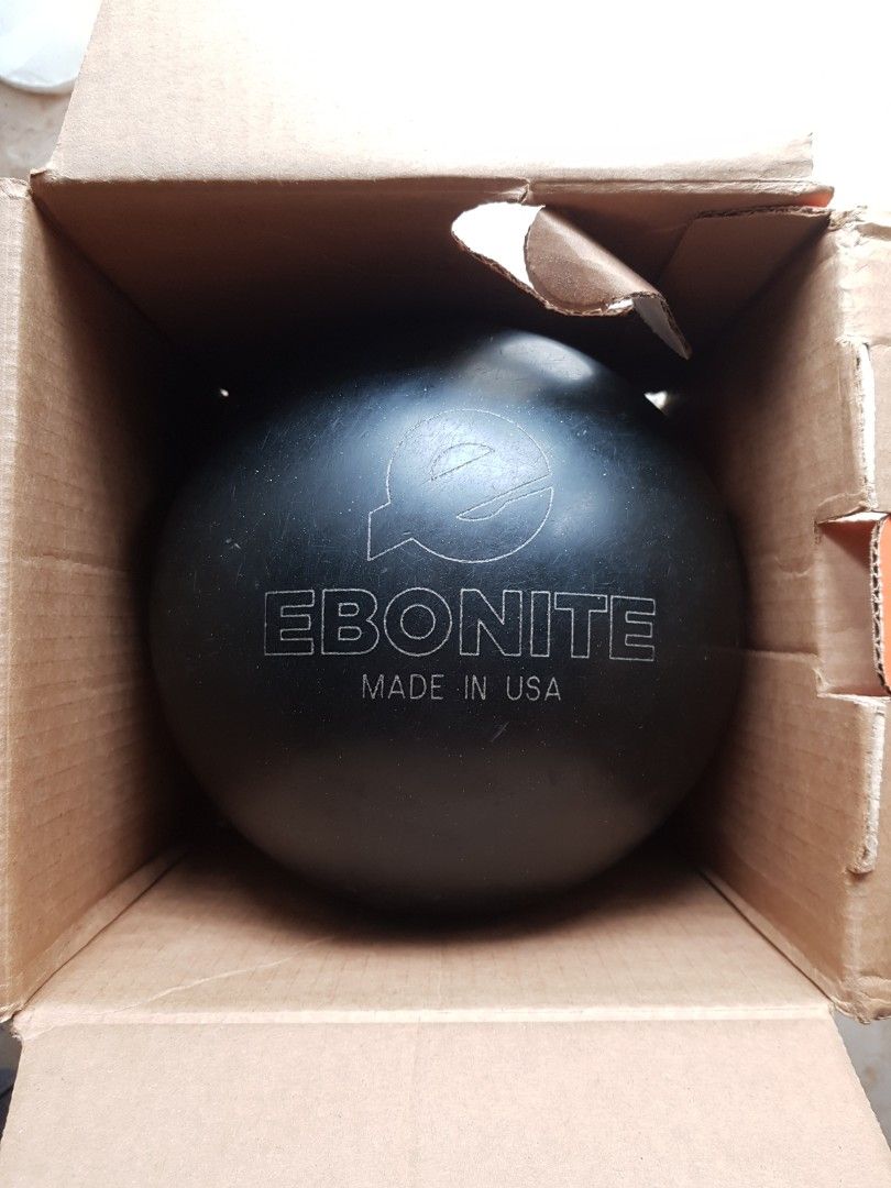 bowling ball 10 lbs, Sports Equipment, Sports & Games, Billiards