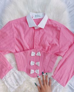 Button-down blazer top paired with a matching underbust corset and a cute little bow decor 🩷🌸