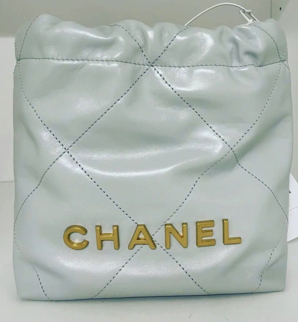 Chanel 22 medium GHW, Luxury, Bags & Wallets on Carousell