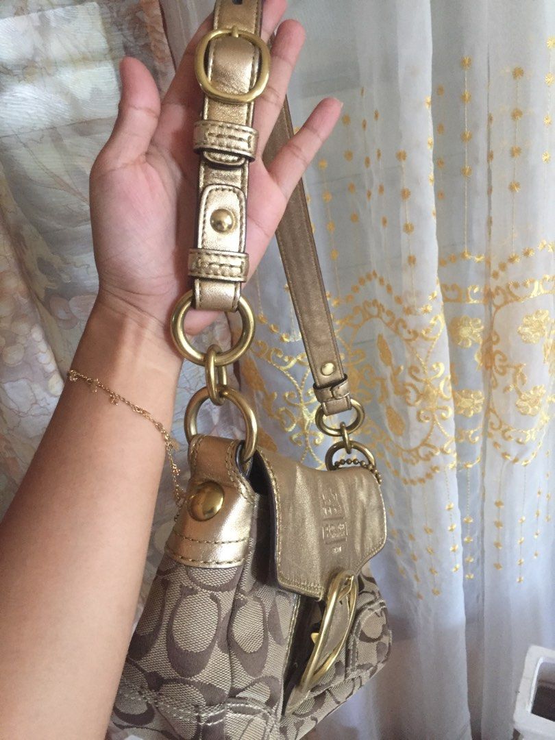 Coach kilo bag (Category: Shoulder Bags) located in Koronadal. Submitted by blyr.prelovedbags (Listing ID 1227665401, Image 3). Description: No major flaws Minimal sign of use Vintage style .