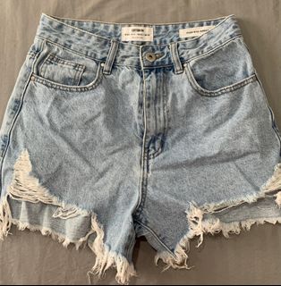 (Category: ) located in . Submitted by decluttering456 (Listing ID 1227632060, Image 1). Description: .