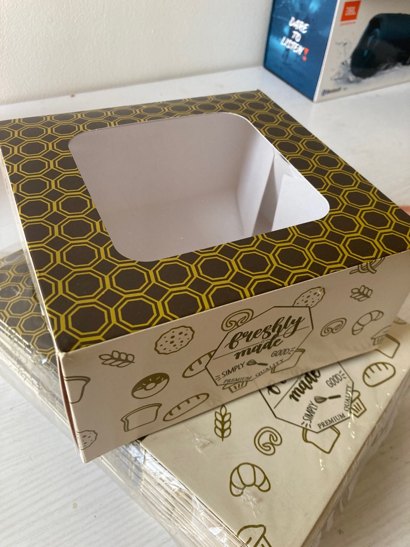 decorative-cake-box-food-drinks-other-food-drinks-on-carousell