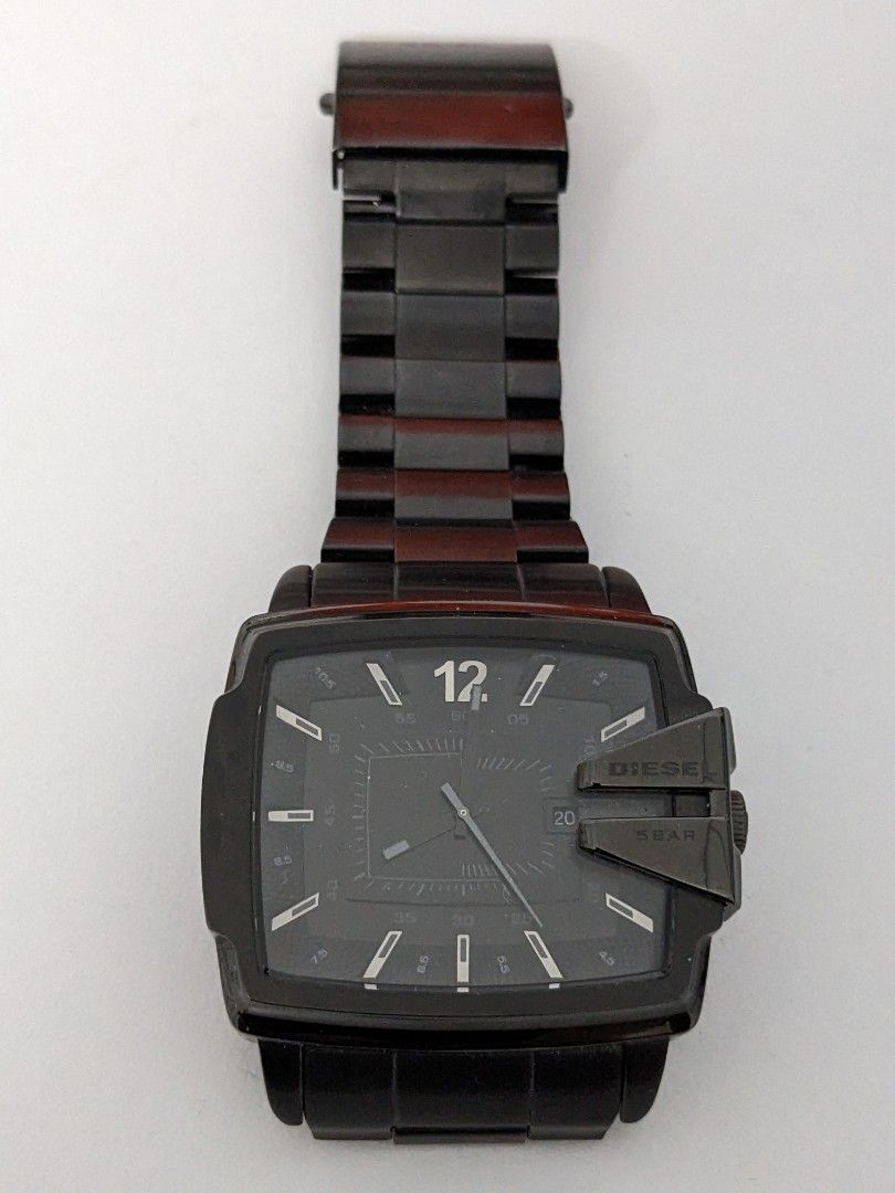 Diesel watch water sales resistant 5 bar