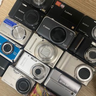 Digital Camera Collection @digidump.cam on IG 