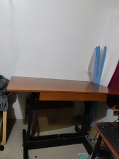 Drafting table. Selling it dahil.its taking too much space.