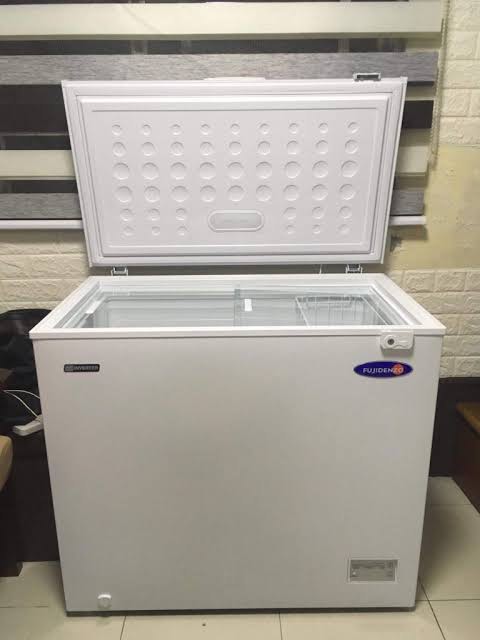 Fujidenzo chest hotsell freezer 9 cubic