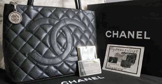 FULL SET CHANEL BLACK CAVIAR MEDALLION BAG