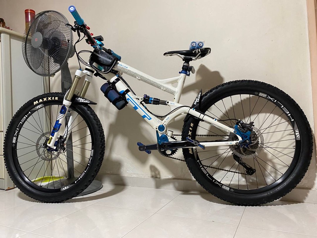 GT Distortion 1.0 MTB Full Sus, Sports Equipment, Bicycles & Parts