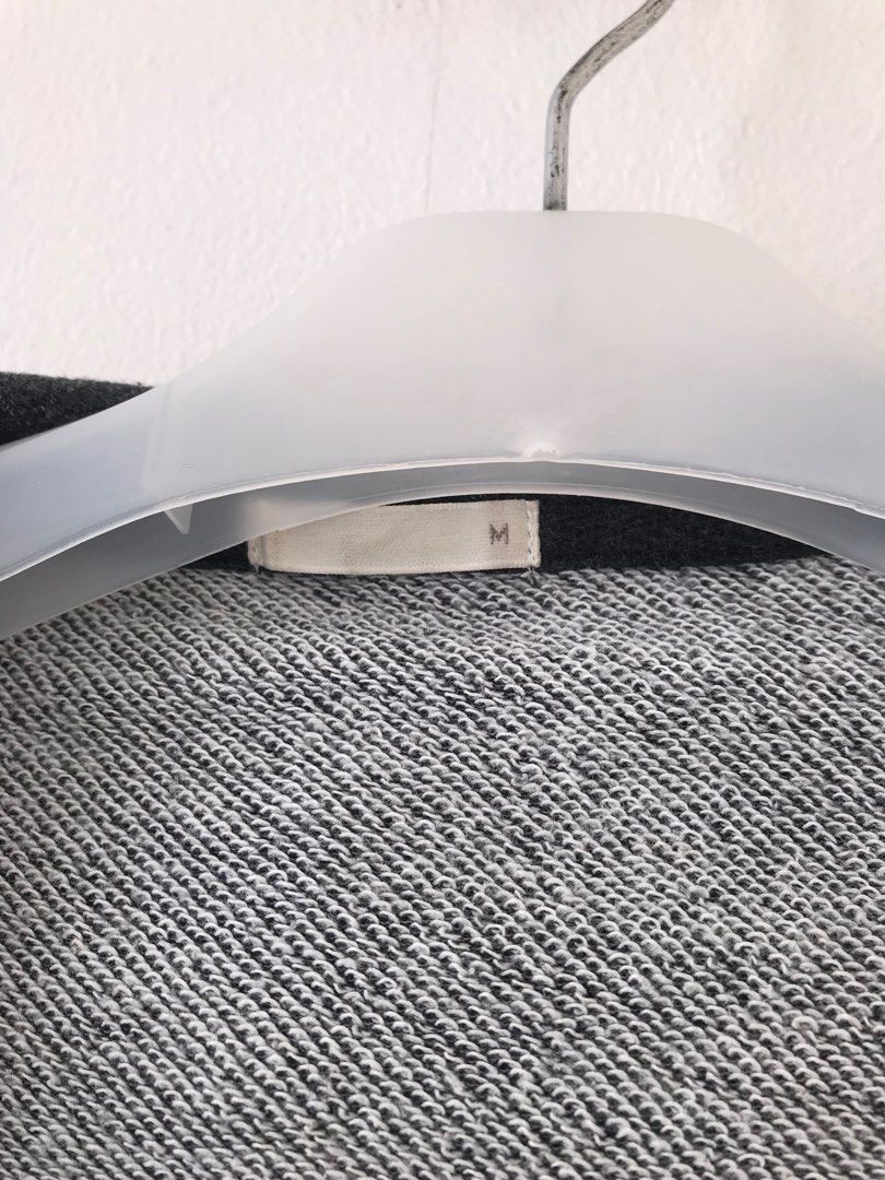 GU Jaket Sweeter Dark Grey, Fesyen Wanita, Pakaian Wanita, Baju Luaran ...