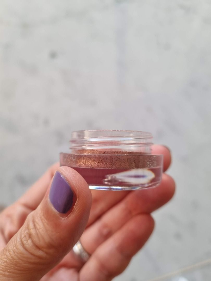 Hourglass Scattered Light Glitter Eyeshadow AURA, Beauty & Personal