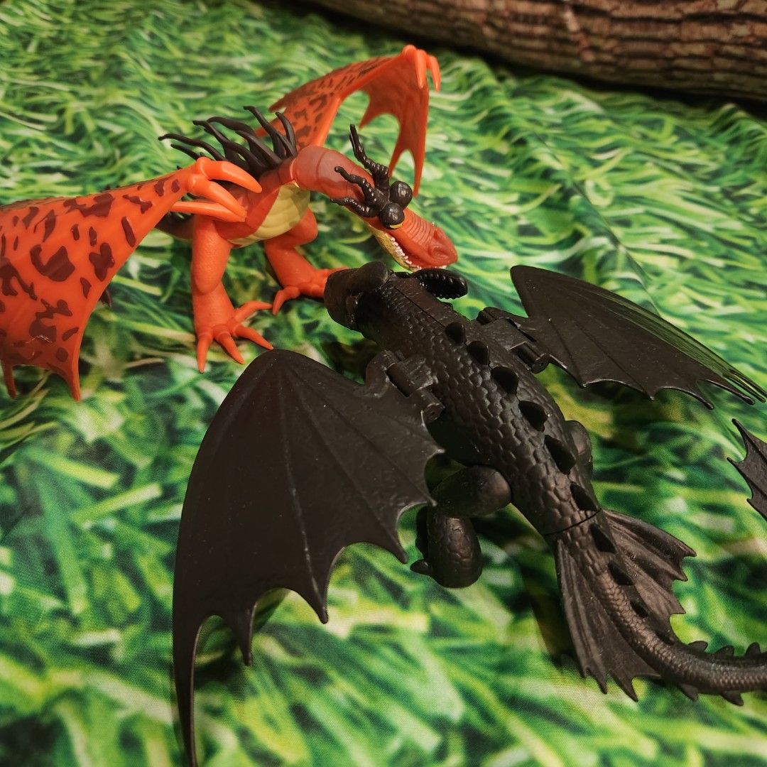 How to train your dragon / Toothless & Hookfang figurines, Hobbies