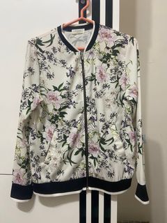 轉賣Hunny韓妮 韓製花花圖騰滑面飛行外套