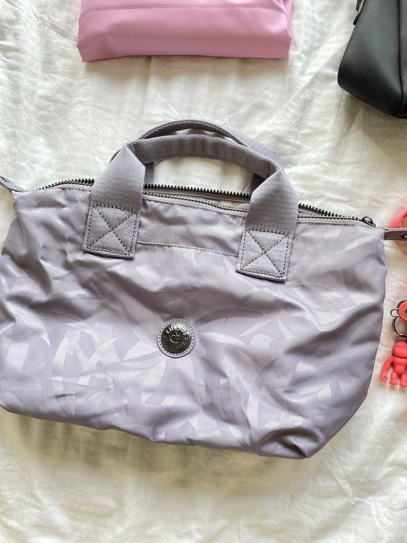 Burberry outlet carteras kipling