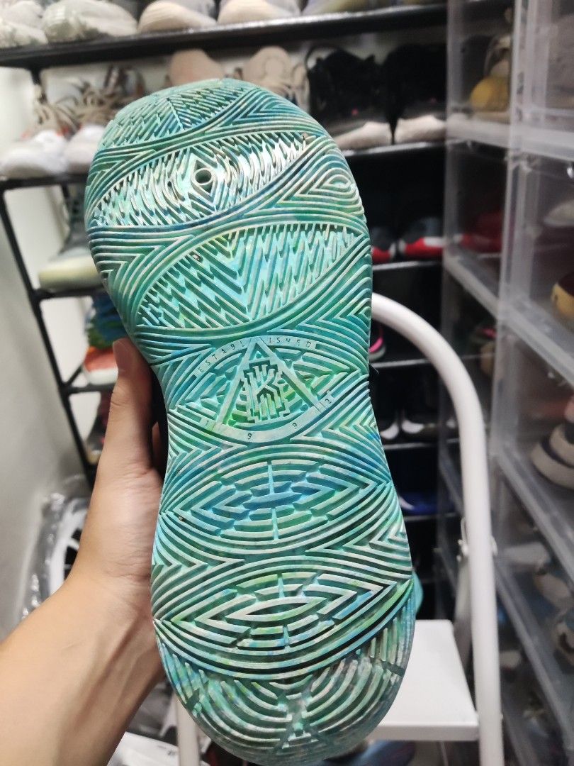 Kyrie 4 ufo on sale
