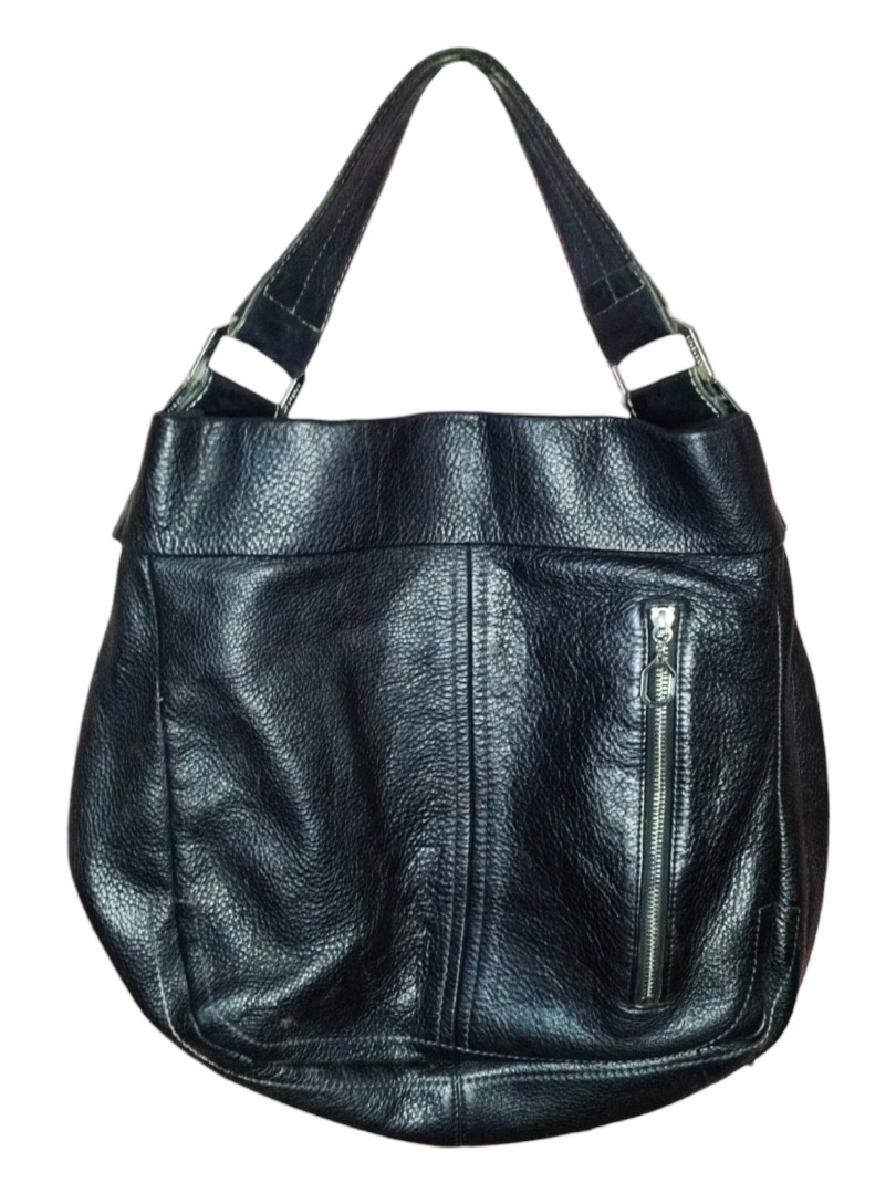 LA PAGAYO Black leather shoulder bag on Carousell