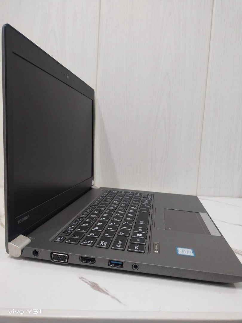 Laptop TOSHIBA R63 Intel Core i5 6300U 2.4ghz 8GB 256GB SSD (6th