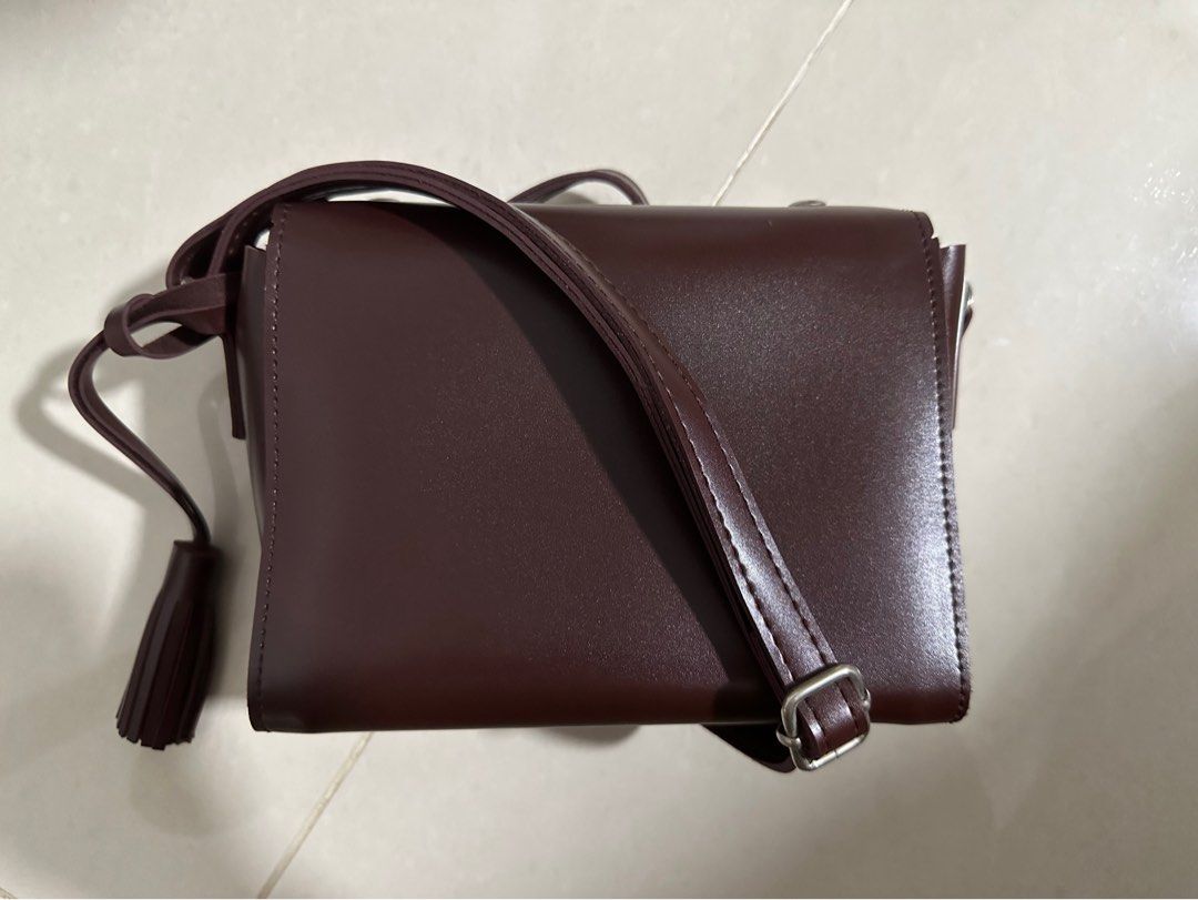 Maroon tassel crossbody bag