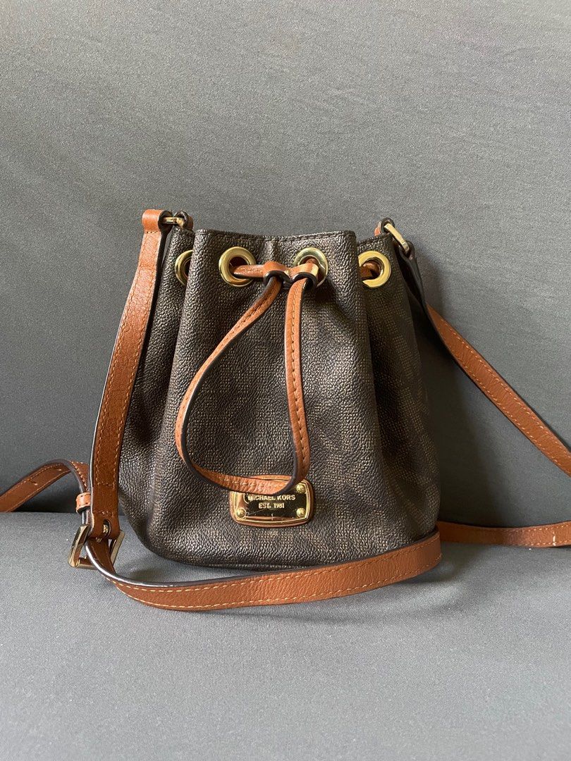 Michael kors hotsell jules drawstring crossbody