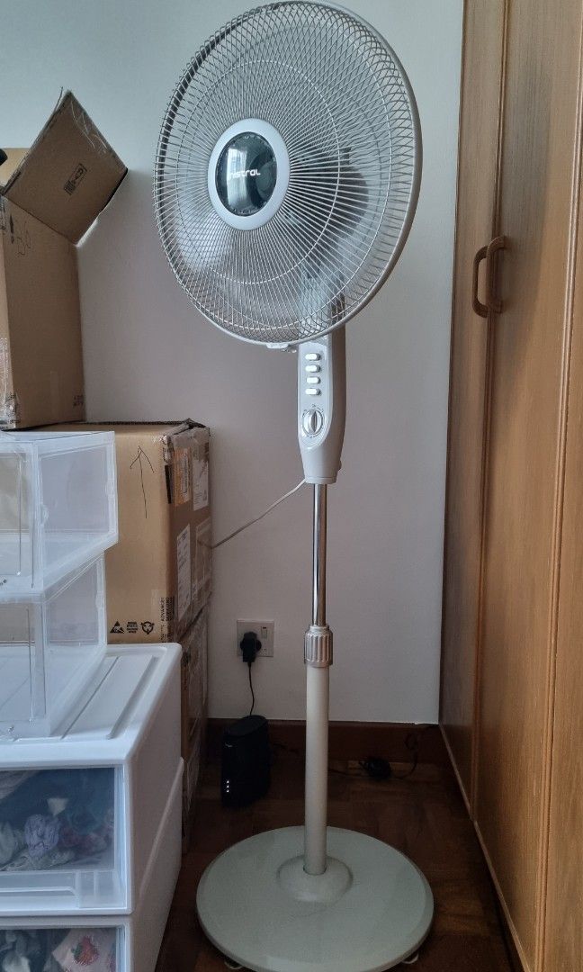 Mistral MSF1678 16 inch stand fan, Furniture & Home Living, Lighting