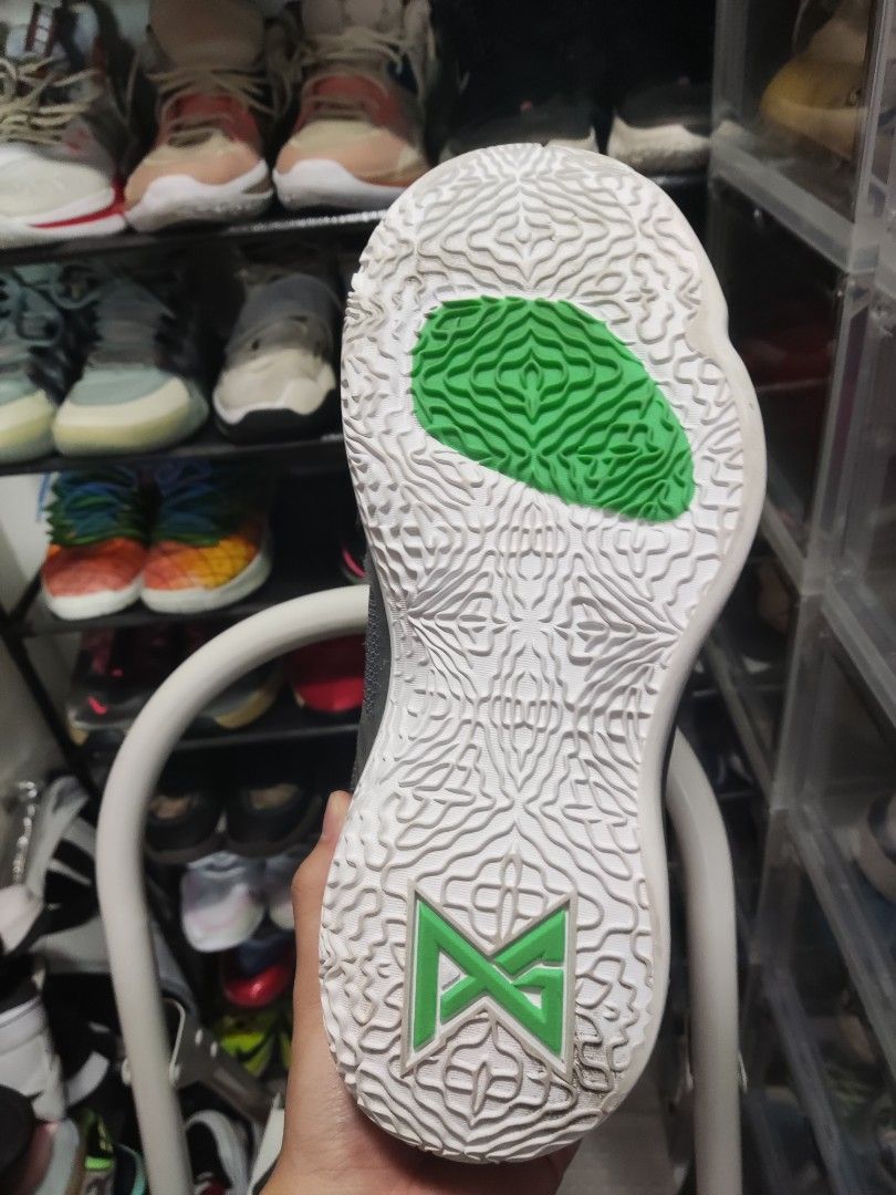 Pg 2.5 cheap vs kyrie 5