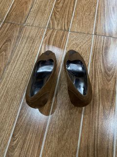 Open toe wedge heels (2”)