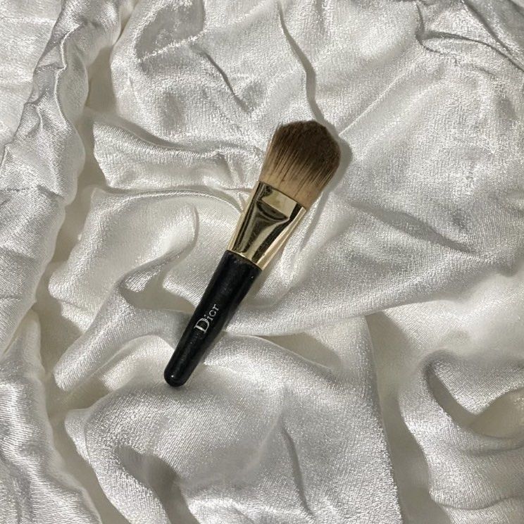 Dior concealer brush hot sale
