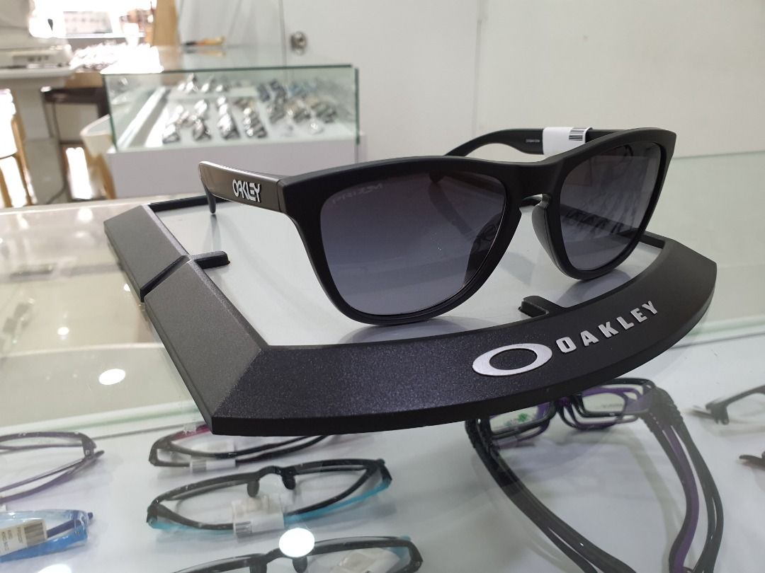 Oakley frogskins matte black on sale