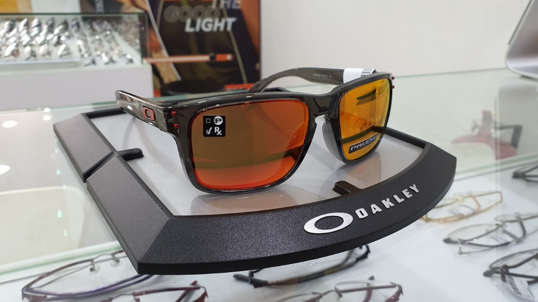 有名な OAKLEY オークリー <br>HOLBROOK MIX <br>マットグレー