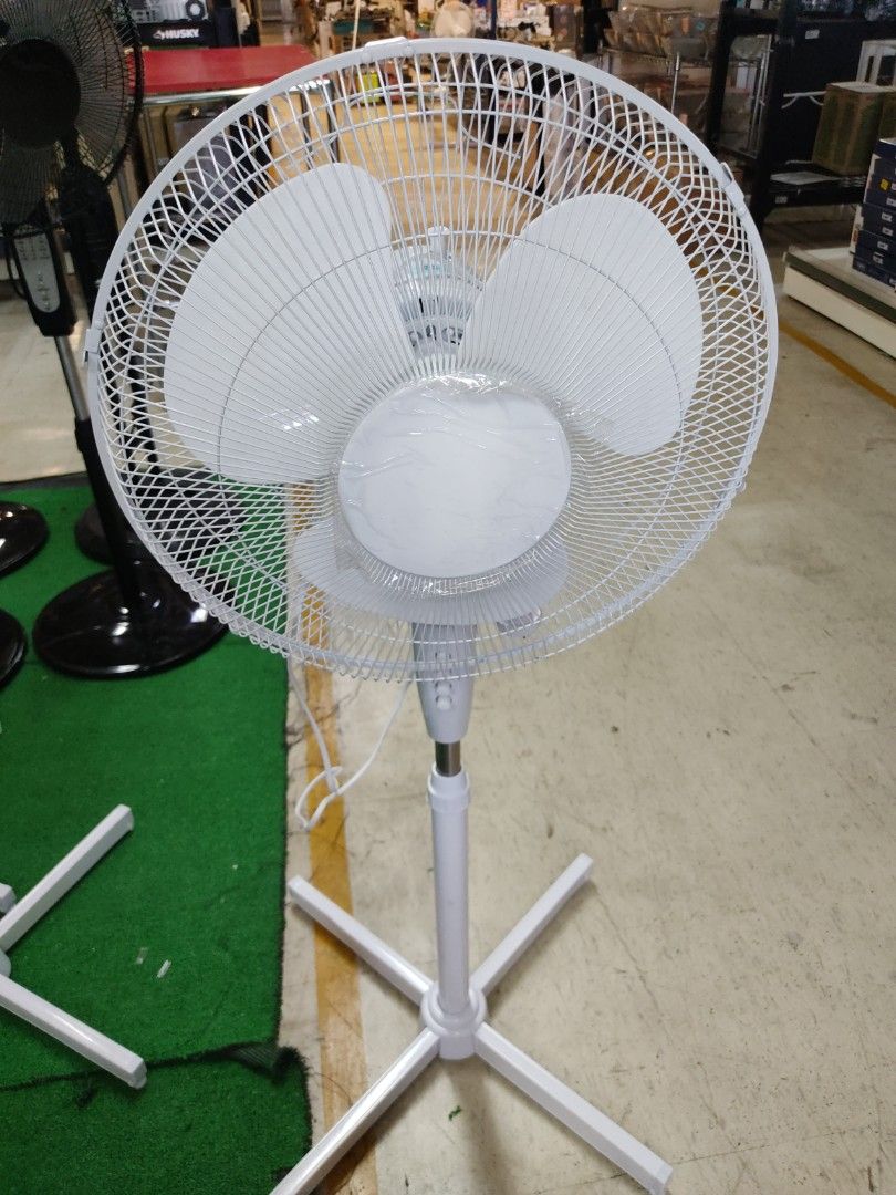 PEDESTAL FAN 220V/40W on Carousell