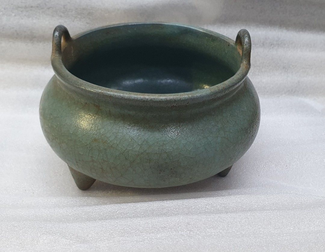 宋汝窰開片带耳三足香爐Porcelain Three-legged Incense Burner, 興趣