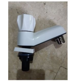 PVC Faucet / PVC Lavatory Faucet with Filter High Quality Bathroom Sink Faucet Wash Basin Faucet
