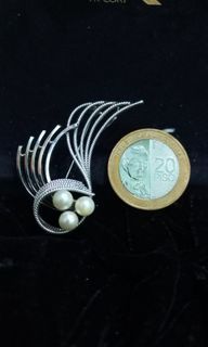 Real pearl brooch pendant