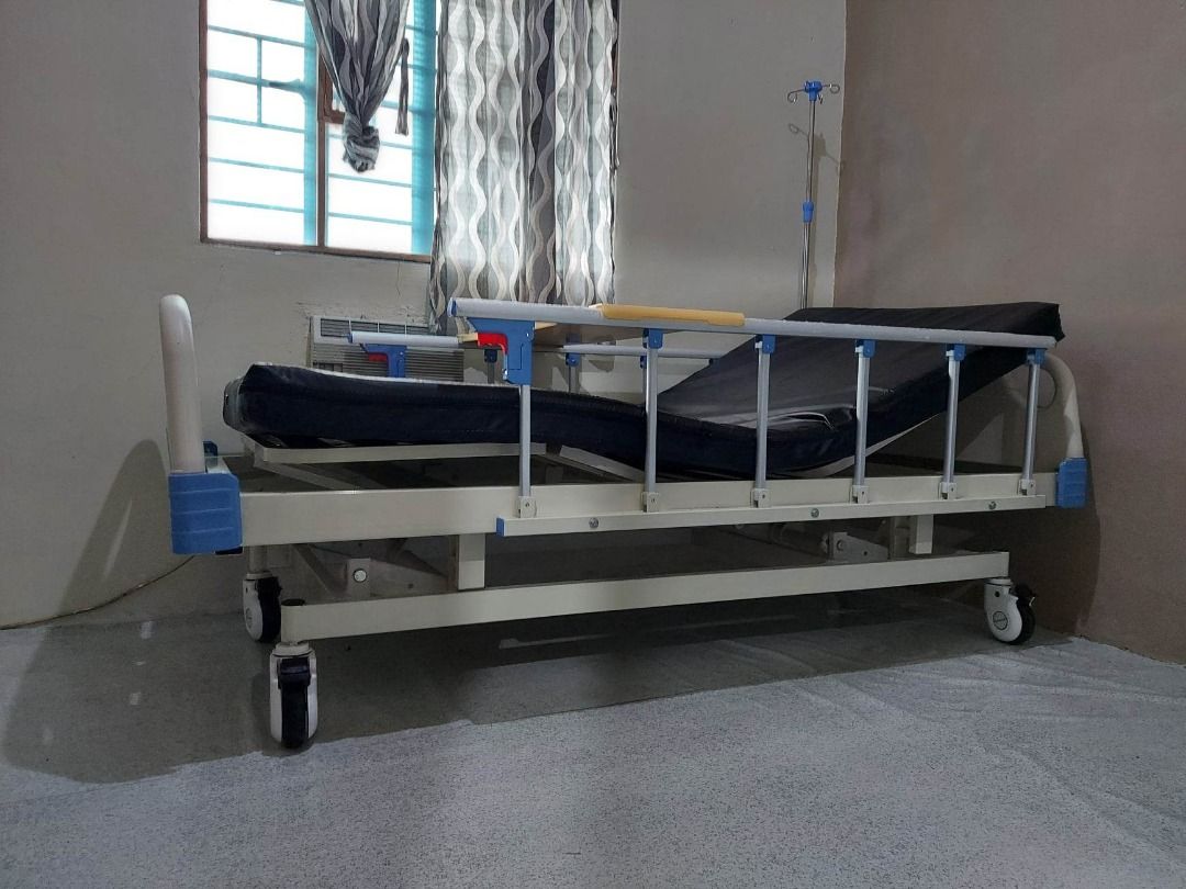 Second Hand Hospital Bed 3 Cranks With LEATHERETTE FOAM, OVERBED TABLE