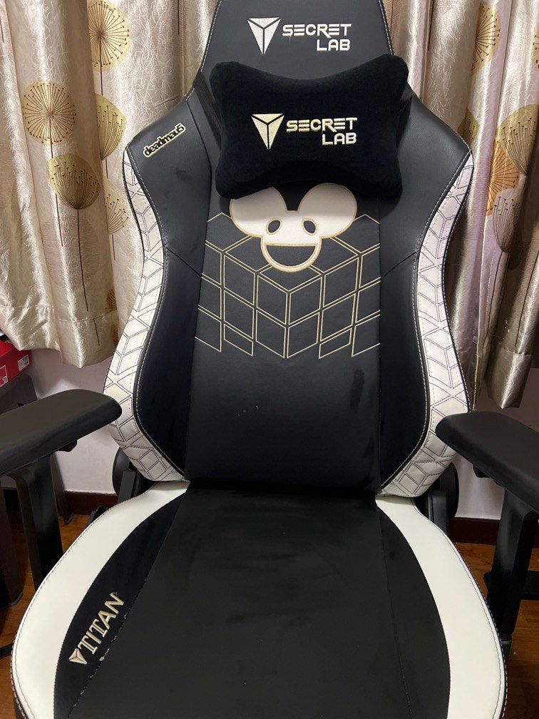 Secret lab titan gaming chair deadmau5, Furniture & Home Living