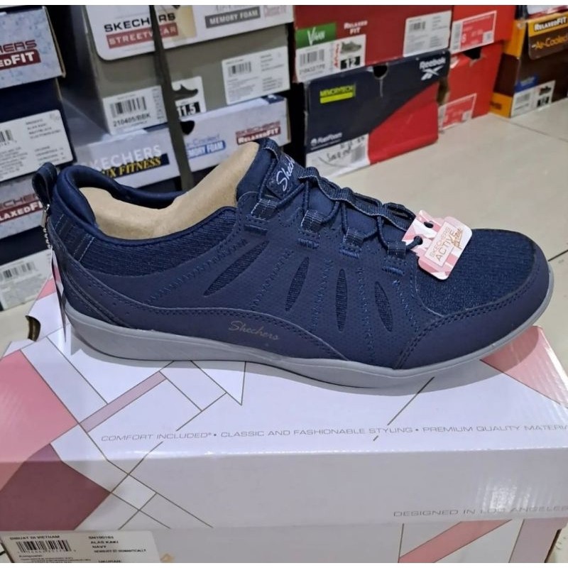 Skechers active on Carousell