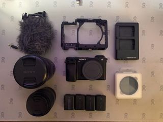 Sony A6300 + Lens + Freebies