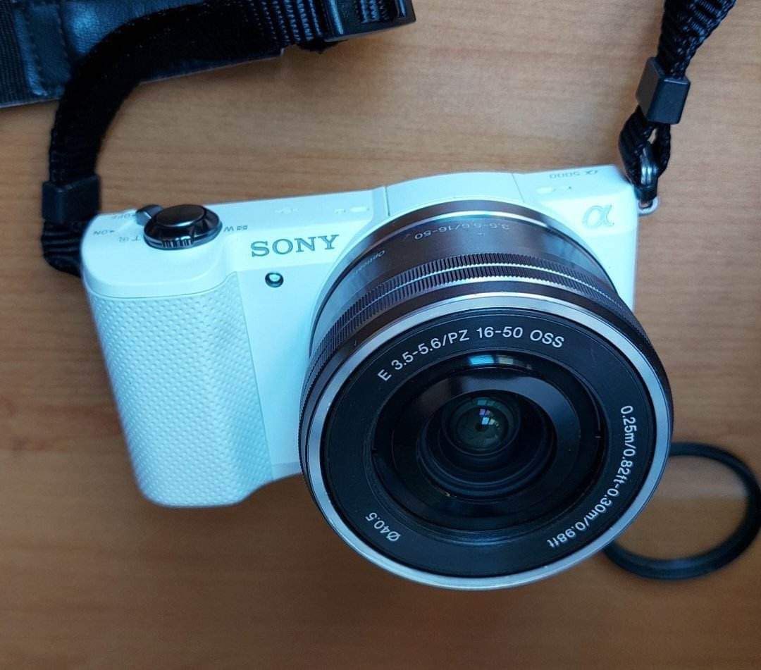 Sony mirrorless A5000, Photography, Cameras on Carousell
