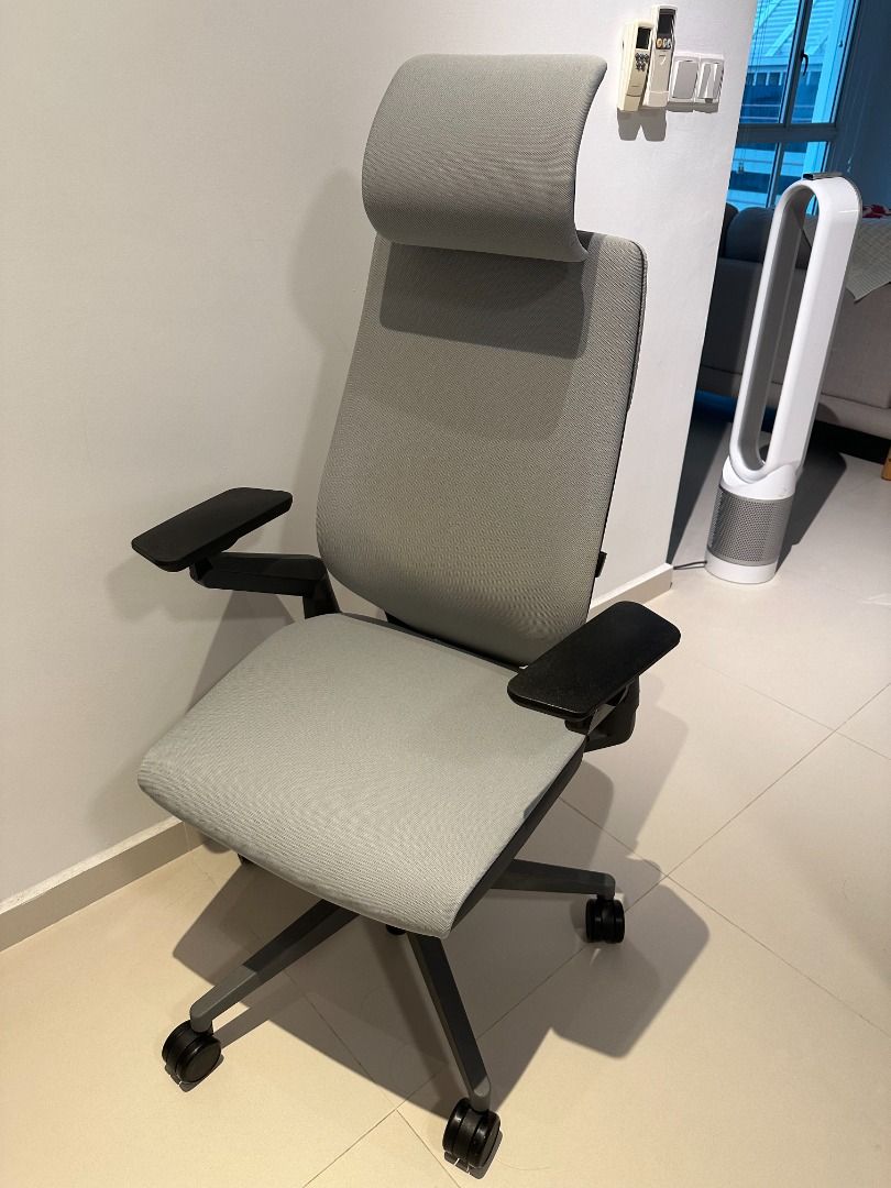 Steelcase gesture office hotsell desk chair with headrest