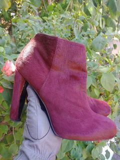 STUART WEITZMAN