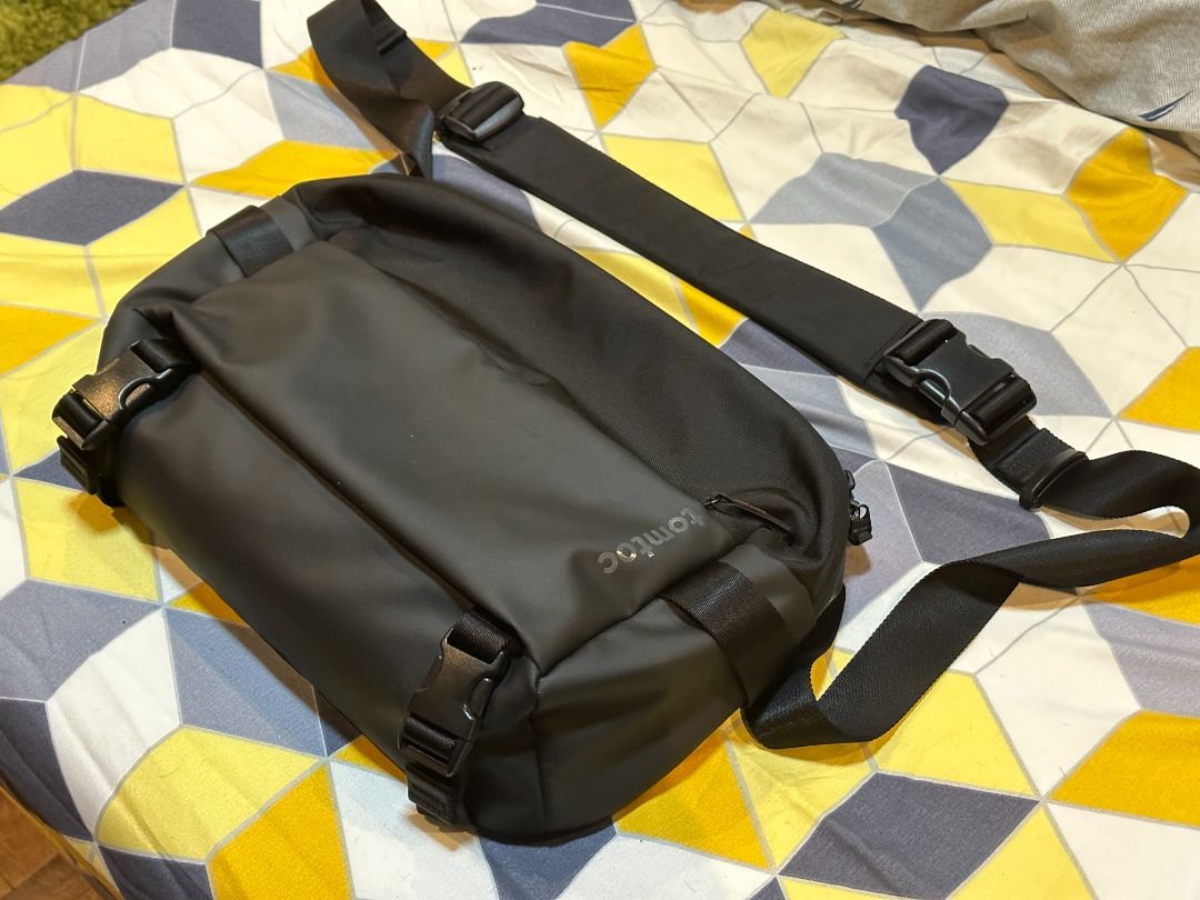 Tomtoc Compact EDC Sling Bag 14 inch (Fits Macbook Air 13 and Pro 14