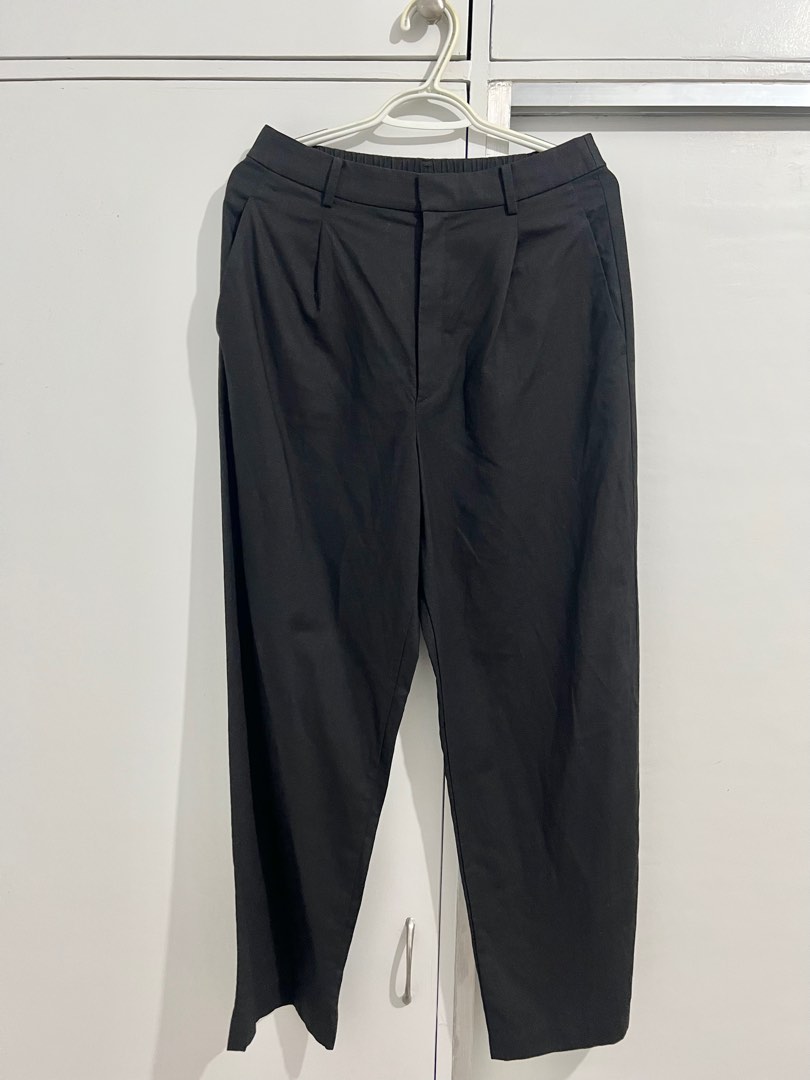 Uniqlo linen pants in black - with garter on back (size L) on Carousell