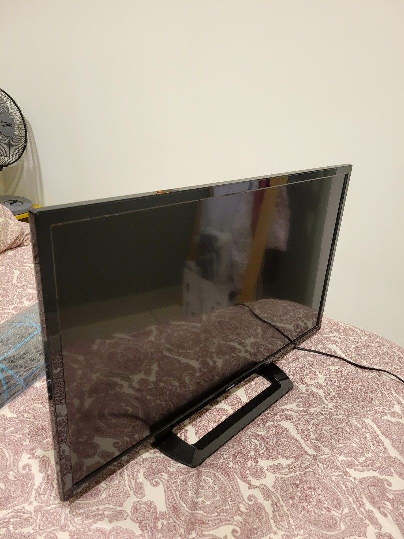 Used Sharp LED TV 32 inch LC32LE260M, TV & Home Appliances, TV