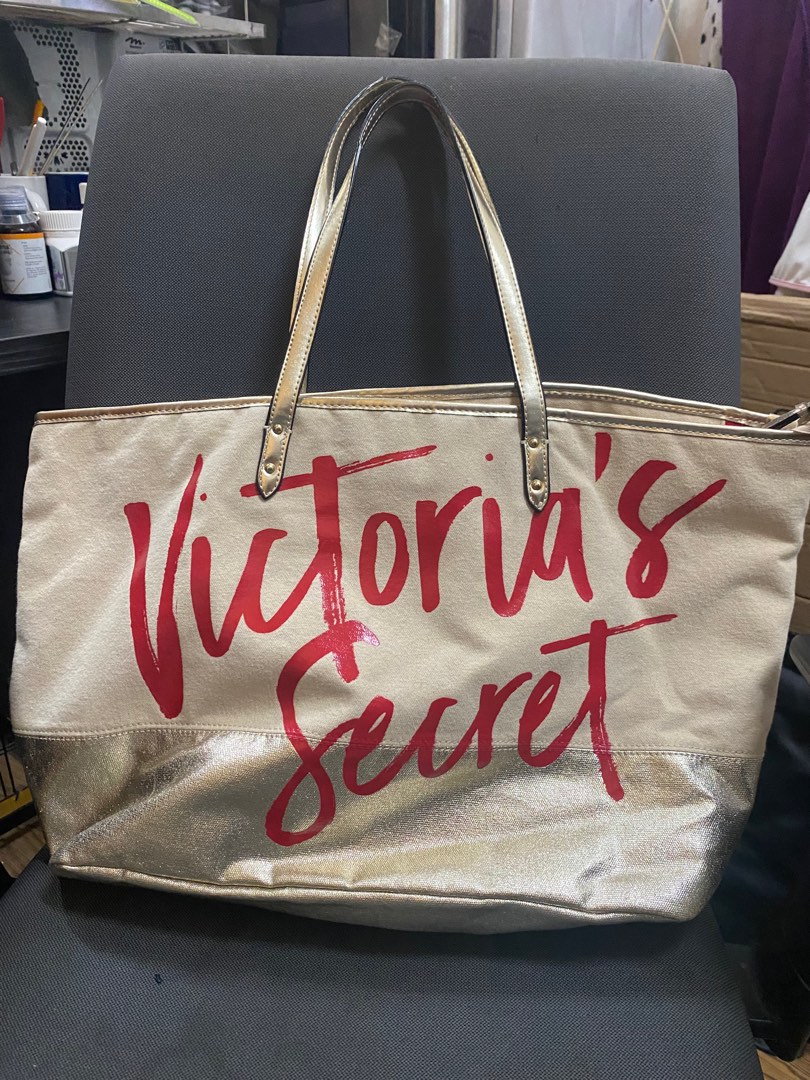 Victoria Secret travel bag, Women's Fashion, Bags & Wallets, Tote Bags