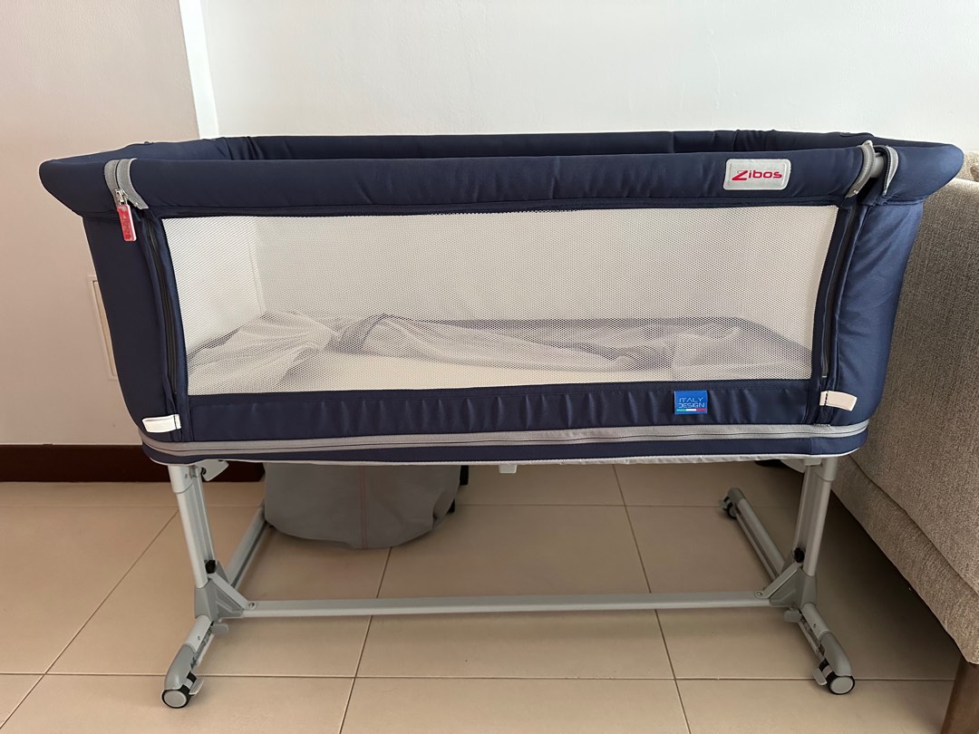 Zibos bedside deals crib
