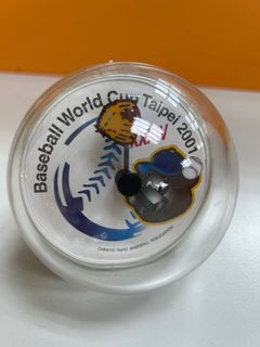 2001年第34屆棒球世界盃紀念時鐘，陳金鋒、張誌家的年代回憶。尚可運作。